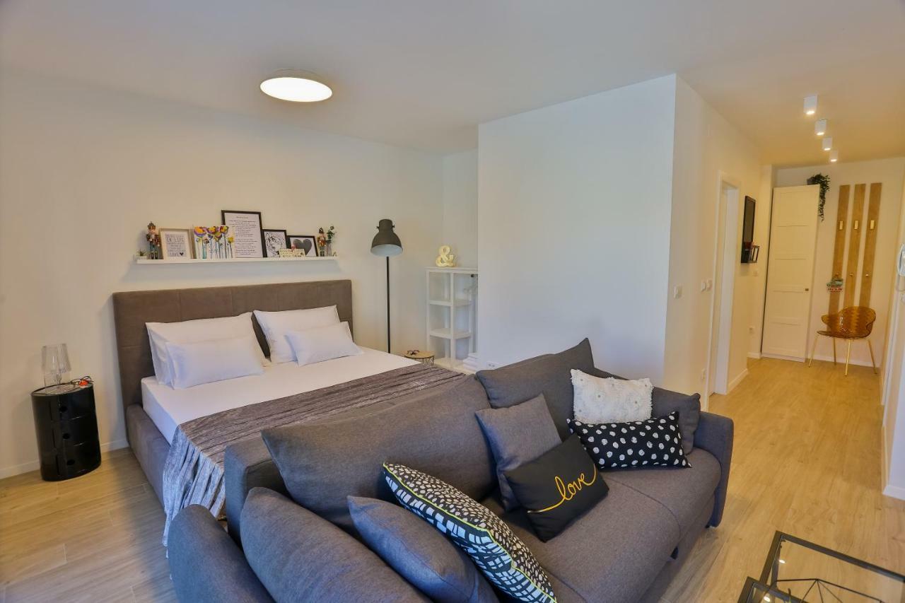 Luxury Urban Villa Apartments With Jacuzzi Split Extérieur photo